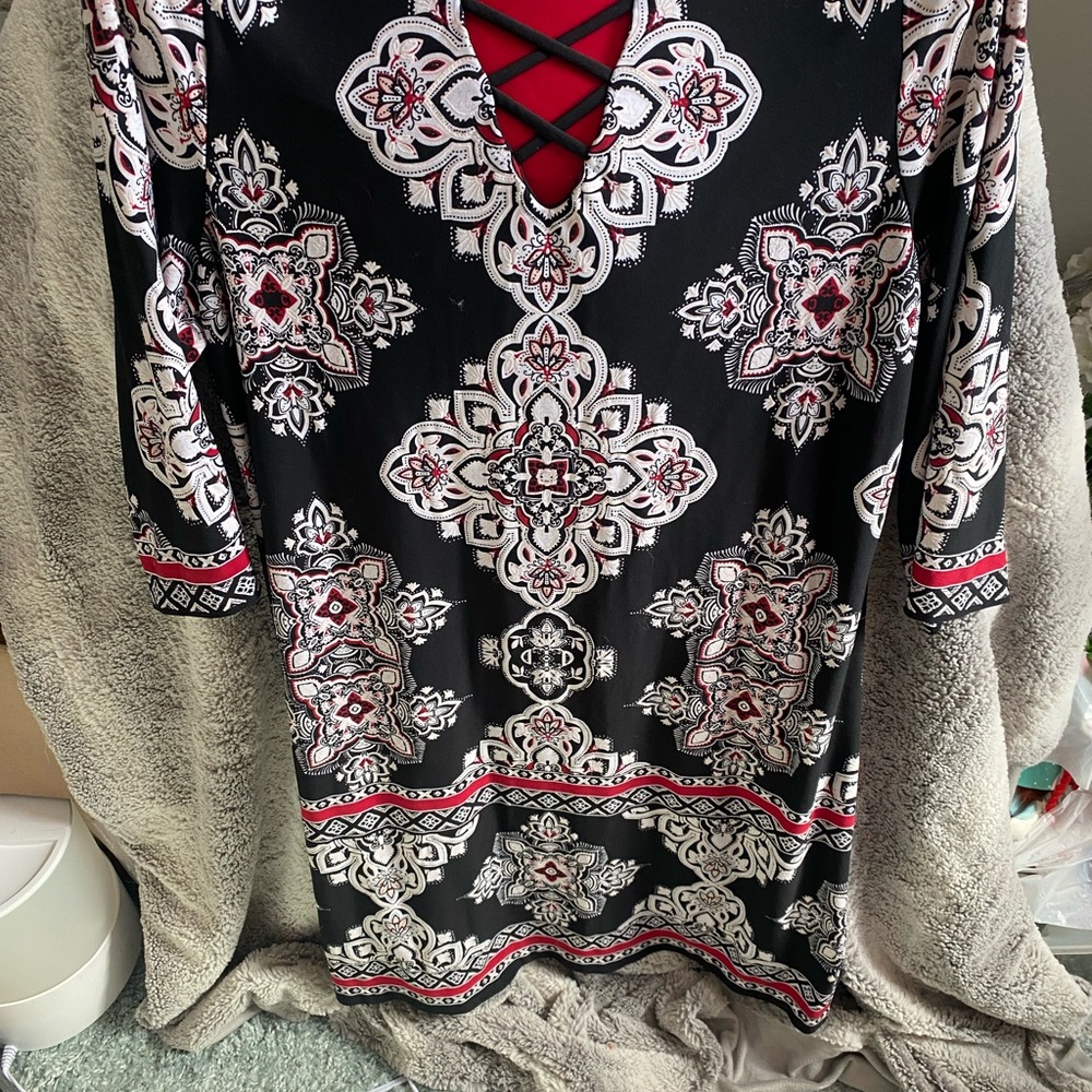 Rozae Nichols Black and Red Midi Dress